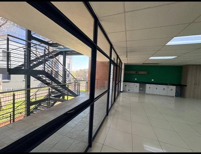 424M² OFFICE TO LET IN MIDRIDGE PARK